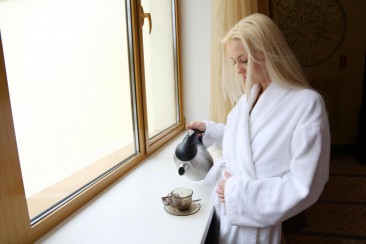 Stunning blonde Vika D is letting us take peek inside her bathroom as she bathes